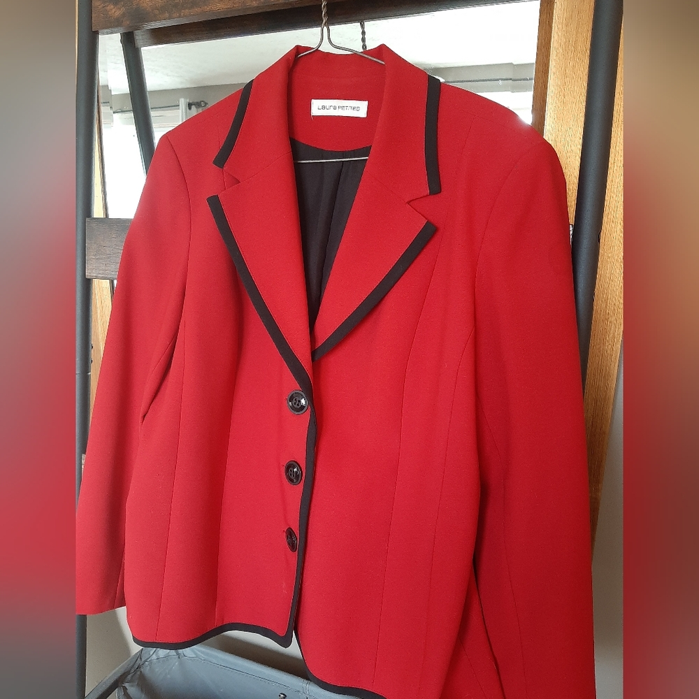 Laura Petites Red blazer with black piping Size 12